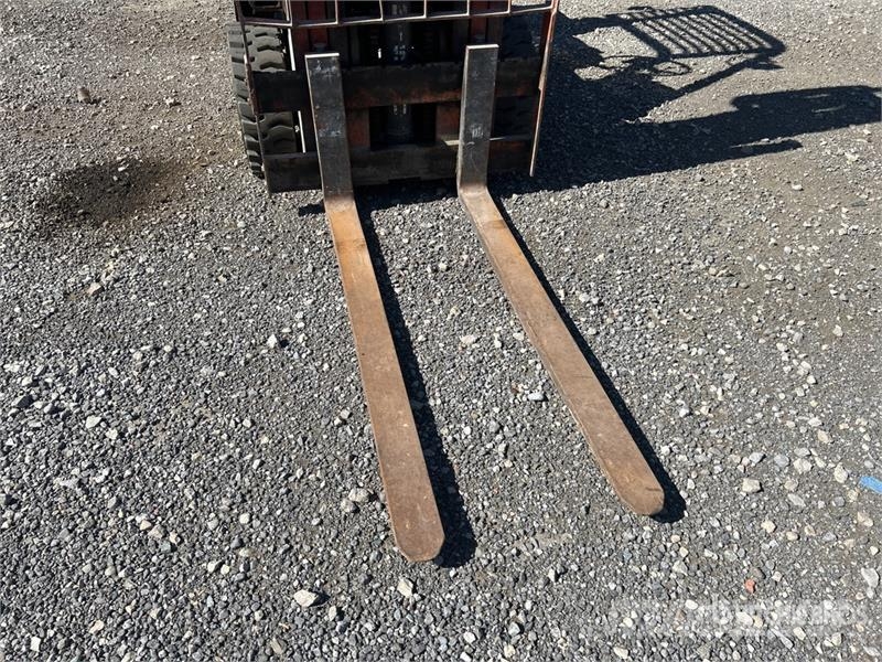 Nissan CPF02A2 5V 4100 lb Cushion Tire Forklift Heftrucks overige