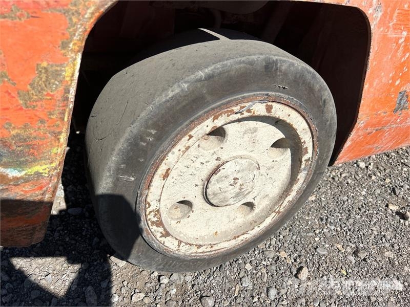 Nissan CPF02A2 5V 4100 lb Cushion Tire Forklift Heftrucks overige