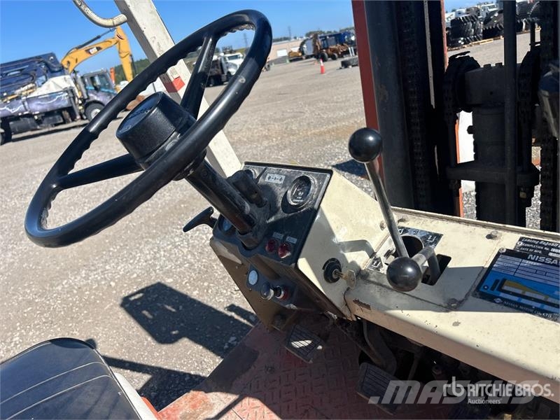Nissan CPF02A2 5V 4100 lb Cushion Tire Forklift Heftrucks overige