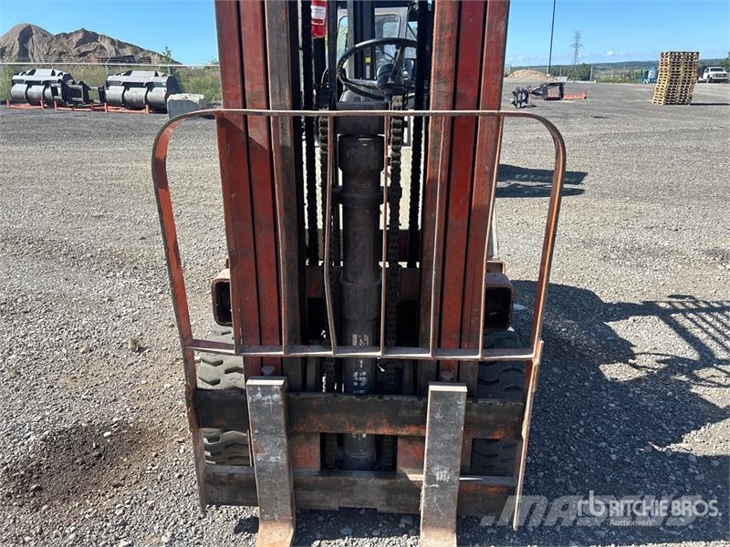 Nissan CPF02A2 5V 4100 lb Cushion Tire Forklift Heftrucks overige