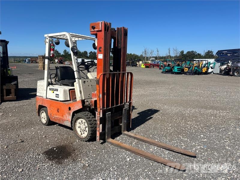 Nissan CPF02A2 5V 4100 lb Cushion Tire Forklift Heftrucks overige