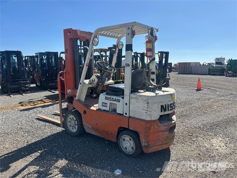 Nissan CPF02A2 5V 4100 lb Cushion Tire Forklift Heftrucks overige