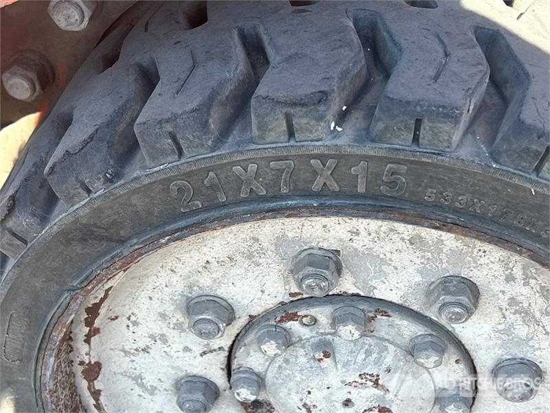 Nissan CPF02A2 5V 4100 lb Cushion Tire Forklift Heftrucks overige