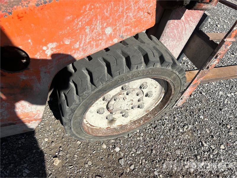 Nissan CPF02A2 5V 4100 lb Cushion Tire Forklift Heftrucks overige