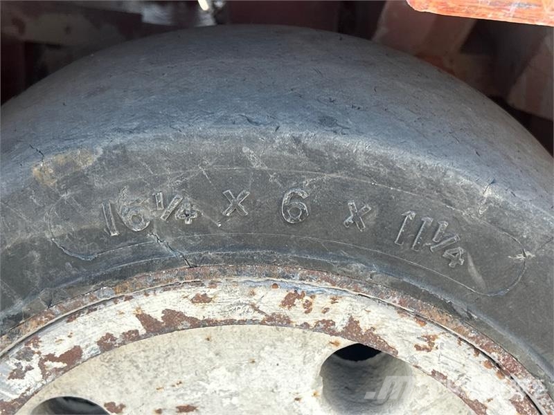 Nissan CPF02A2 5V 4100 lb Cushion Tire Forklift Heftrucks overige