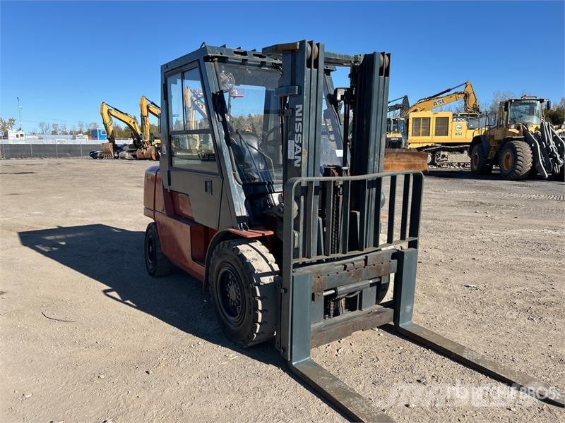 Nissan F04D40HV 8000 lb Cushion Tire Forklift Viličarji - drugo