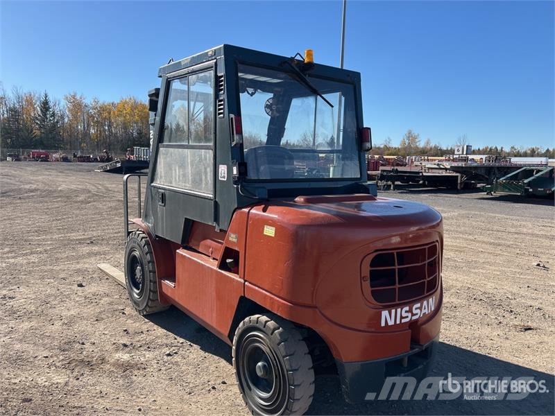 Nissan F04D40HV 8000 lb Cushion Tire Forklift Viličarji - drugo