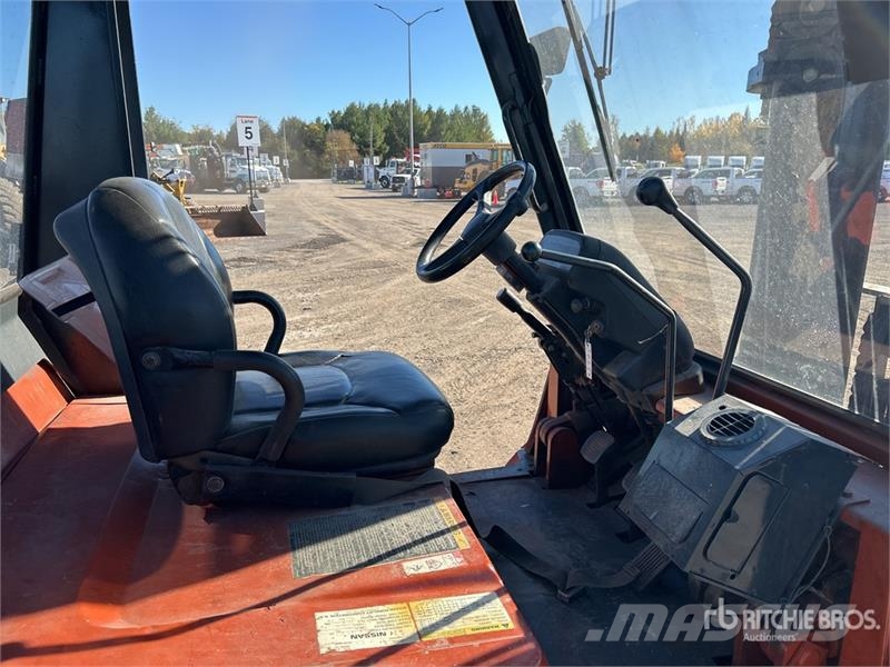 Nissan F04D40HV 8000 lb Cushion Tire Forklift Viličarji - drugo