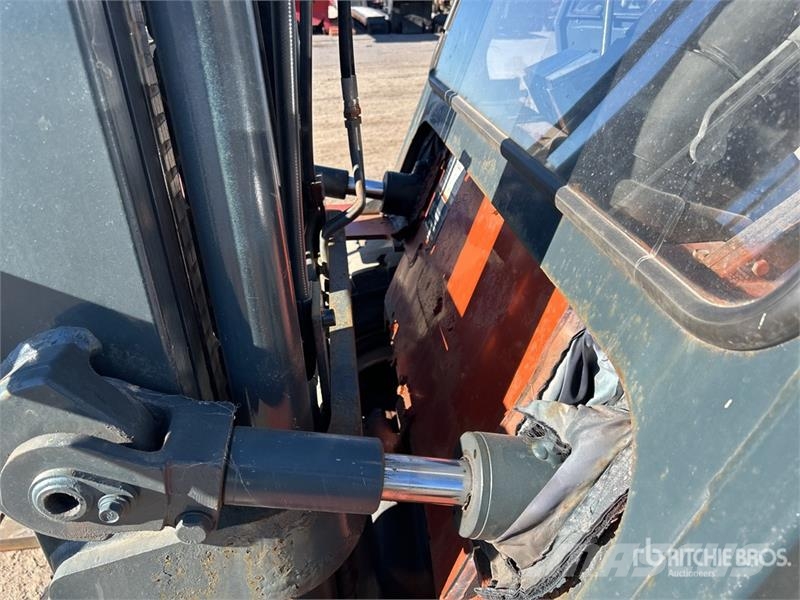 Nissan F04D40HV 8000 lb Cushion Tire Forklift Viličarji - drugo