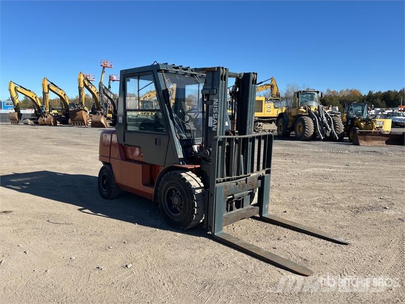 Nissan F04D40HV 8000 lb Cushion Tire Forklift Viličarji - drugo