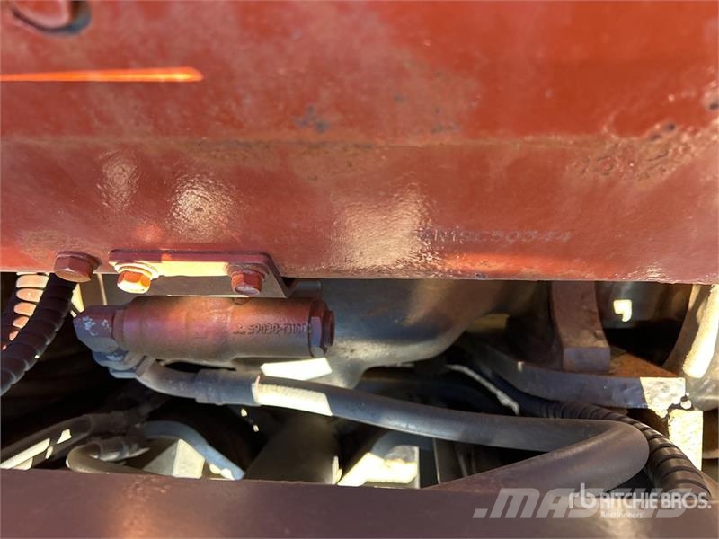 Nissan F04D40HV 8000 lb Cushion Tire Forklift Viličarji - drugo