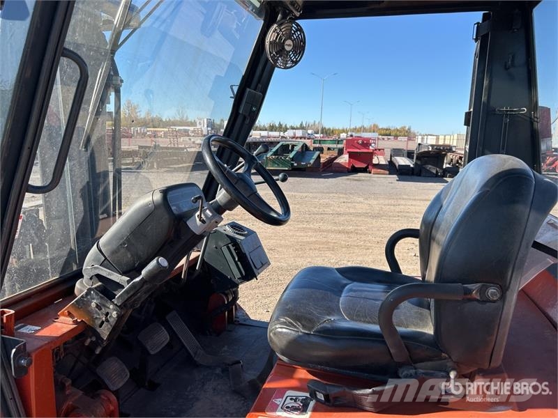 Nissan F04D40HV 8800 lb Pneumatic Tire Forklift 其他叉车