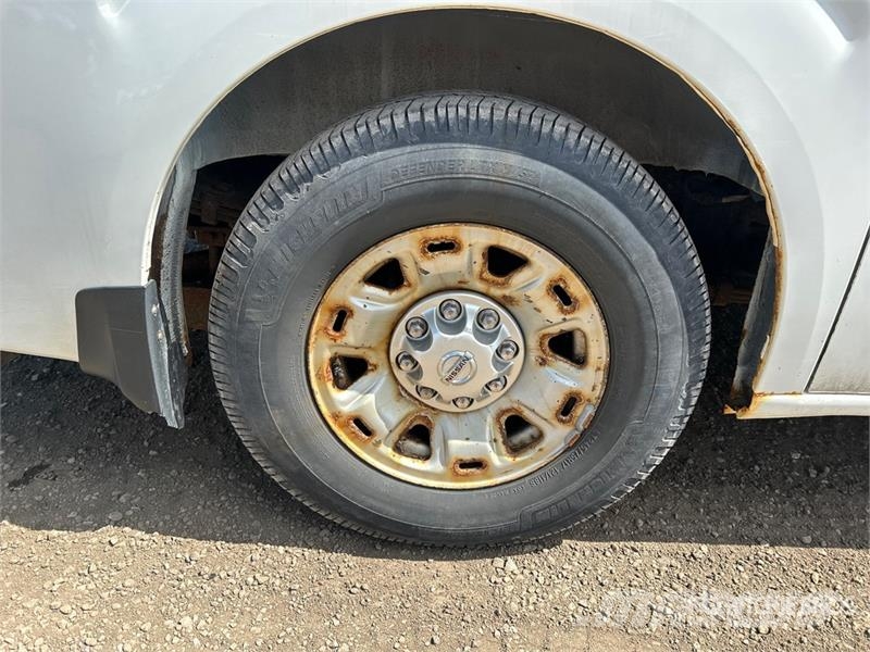 Nissan Hydralique RH38D 11.51 m on Nissan 3500 4x2 Van Mo Araç üstü platformlar