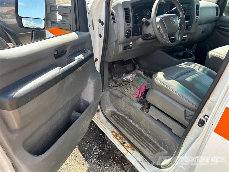 Nissan Hydralique RH38D 11.51 m on Nissan 3500 4x2 Van Mo Araç üstü platformlar
