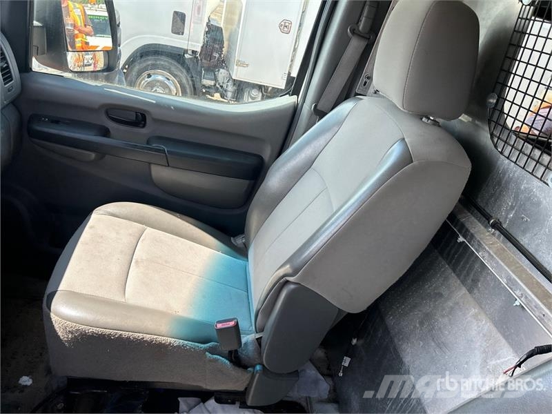 Nissan Hydralique RH38D 11.51 m on Nissan 3500 4x2 Van Mo Araç üstü platformlar