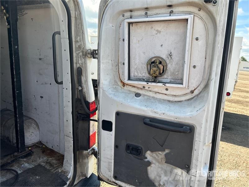 Nissan Hydralique RH38D 11.51 m on Nissan 3500 4x2 Van Mo Araç üstü platformlar