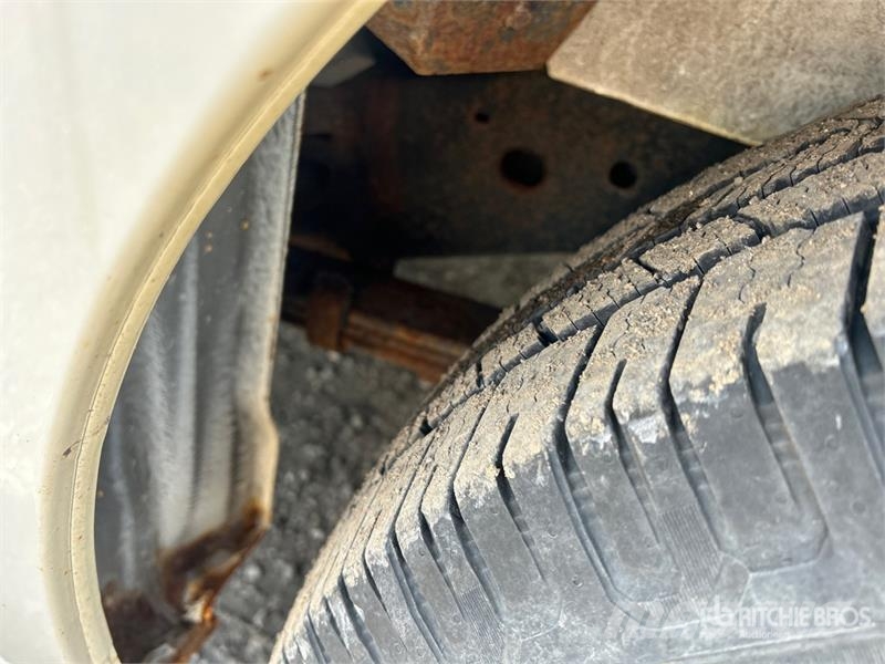 Nissan Hydralique RH38D 11.51 m on Nissan 3500 4x2 Van Mo Araç üstü platformlar