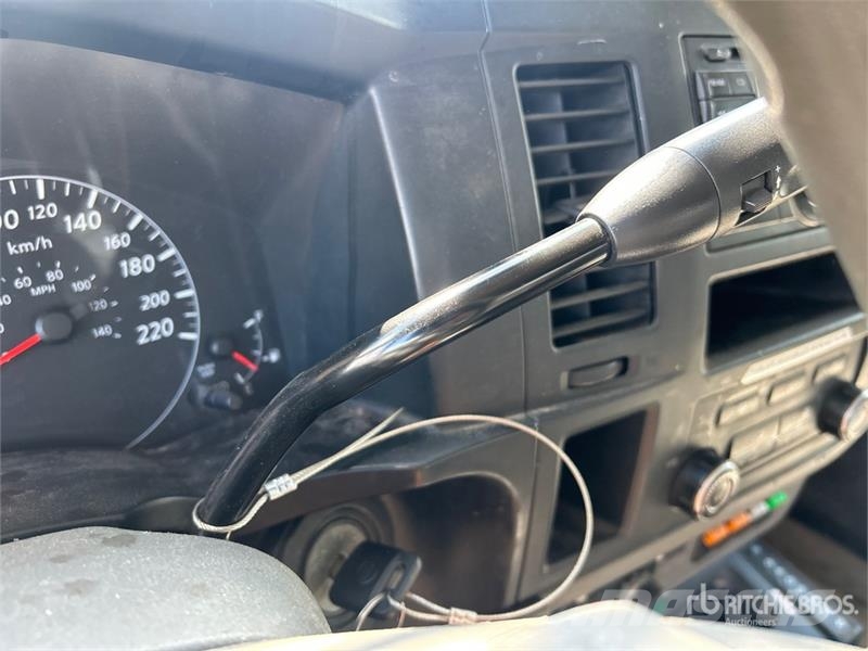 Nissan Hydralique RH38D 11.51 m on Nissan 3500 4x2 Van Mo Araç üstü platformlar