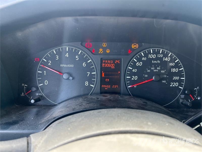 Nissan Hydralique RH38D 11.51 m on Nissan 3500 4x2 Van Mo Araç üstü platformlar