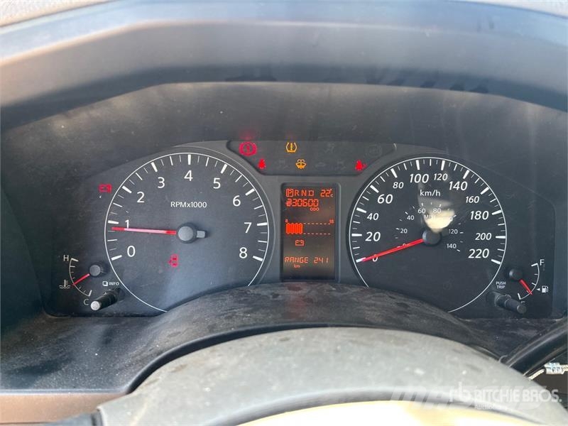 Nissan Hydralique RH38D 11.51 m on Nissan 3500 4x2 Van Mo Araç üstü platformlar