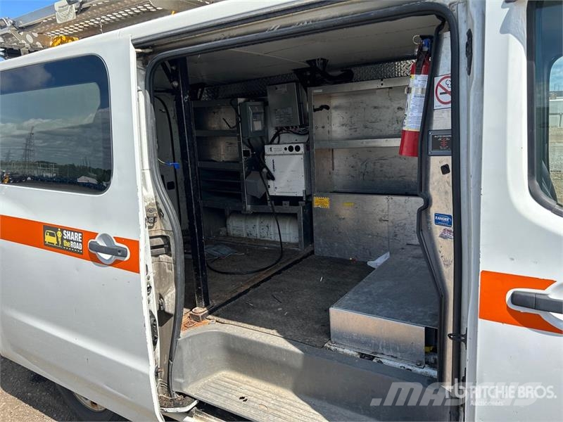 Nissan Hydralique RH38D 11.51 m on Nissan 3500 4x2 Van Mo Araç üstü platformlar