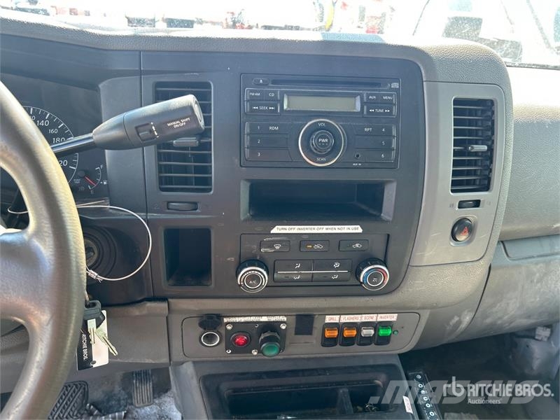 Nissan Hydralique RH38D 11.51 m on Nissan 3500 4x2 Van Mo Araç üstü platformlar