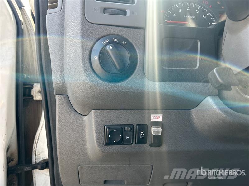 Nissan Hydralique RH38D 11.51 m on Nissan 3500 4x2 Van Mo Araç üstü platformlar