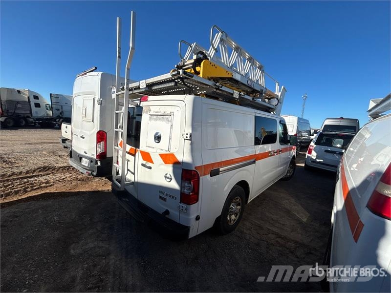 Nissan Hydralique RH38D 11.51 m on Nissan 3500 4x2 Van Mo Araç üstü platformlar