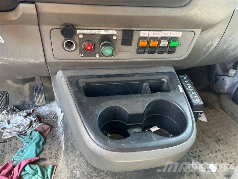 Nissan Hydralique RH38D 11.51 m on Nissan 3500 4x2 Van Mo Araç üstü platformlar
