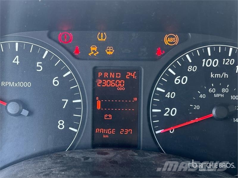 Nissan Hydralique RH38D 11.51 m on Nissan 3500 4x2 Van Mo Araç üstü platformlar