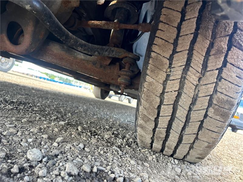 Nissan Hydralique RH38D 11.51 m on Nissan 3500 4x2 Van Mo Araç üstü platformlar