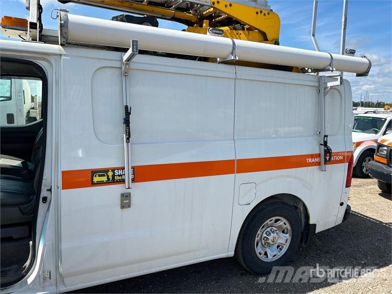 Nissan Hydralique RH38D 11.51 m on Nissan 3500 4x2 Van Mo Araç üstü platformlar
