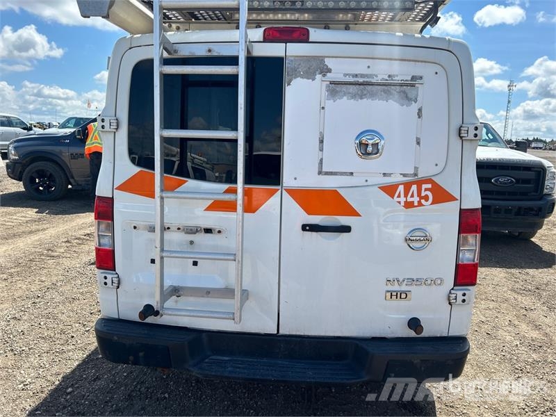 Nissan Hydralique RH38D 11.51 m on Nissan 3500 4x2 Van Mo Araç üstü platformlar