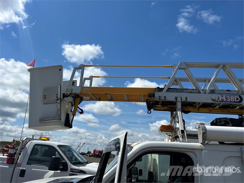 Nissan Hydralique RH38D 11.51 m on Nissan 3500 4x2 Van Mo Araç üstü platformlar