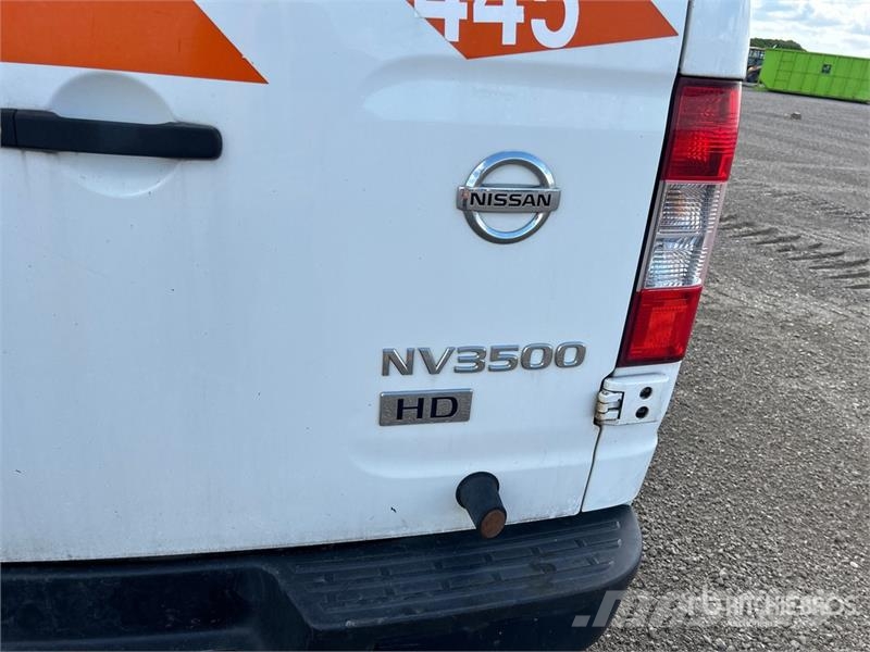 Nissan Hydralique RH38D 11.51 m on Nissan 3500 4x2 Van Mo Araç üstü platformlar