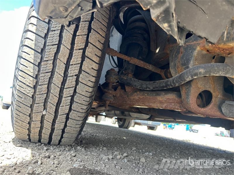 Nissan Hydralique RH38D 11.51 m on Nissan 3500 4x2 Van Mo Araç üstü platformlar