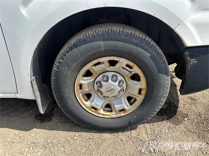 Nissan Hydralique RH38D 11.51 m on Nissan 3500 4x2 Van Mo Araç üstü platformlar