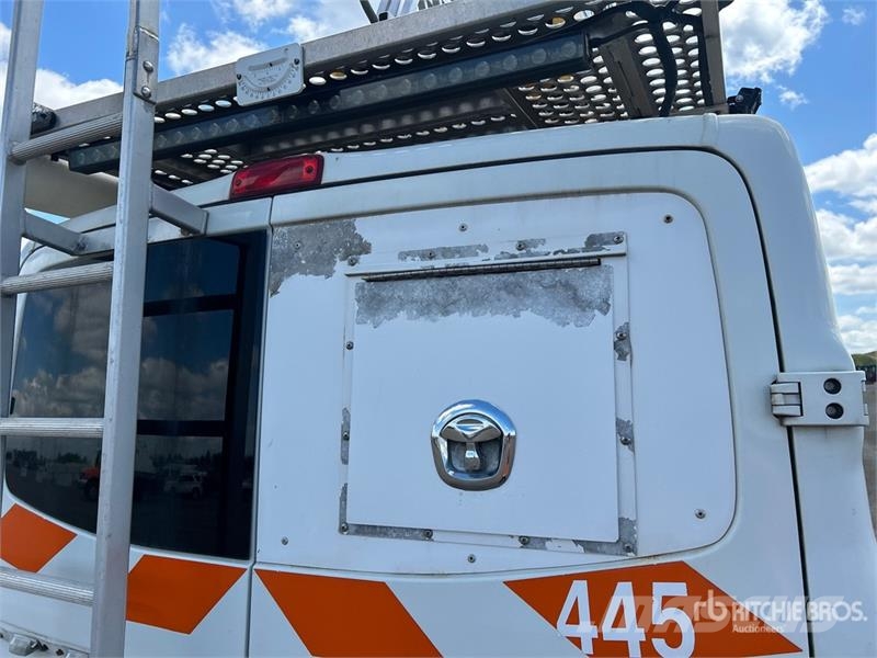Nissan Hydralique RH38D 11.51 m on Nissan 3500 4x2 Van Mo Araç üstü platformlar