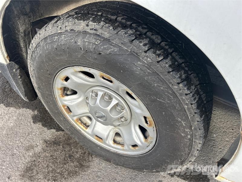 Nissan Hydraulique RH38D on Nissan NV3500 4x2 Van Mounted Autoplošiny