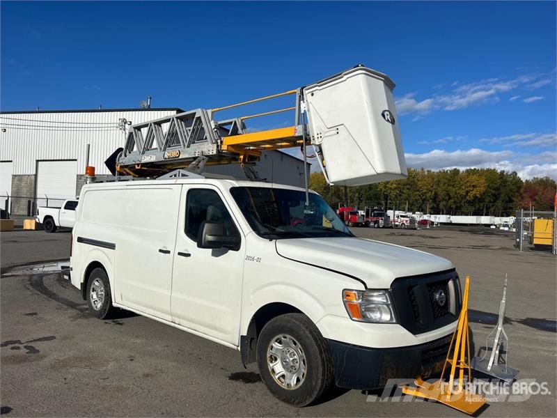 Nissan Hydraulique RH38D on Nissan NV3500 4x2 Van Mounted Pacēlāji uz automašīnas bāzes