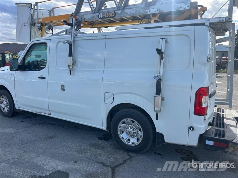 Nissan Hydraulique RH38D on Nissan NV3500 4x2 Van Mounted Pacēlāji uz automašīnas bāzes