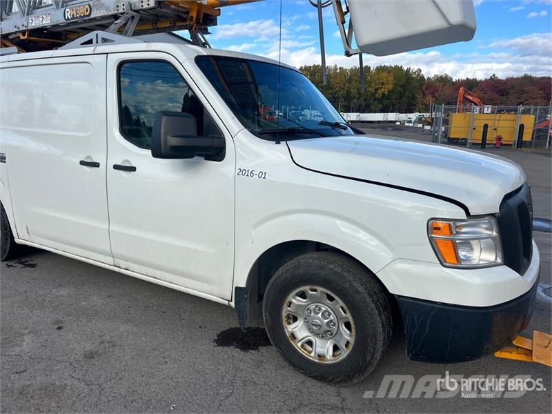 Nissan Hydraulique RH38D on Nissan NV3500 4x2 Van Mounted Pacēlāji uz automašīnas bāzes