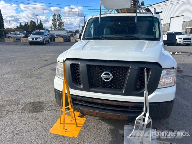 Nissan Hydraulique RH38D on Nissan NV3500 4x2 Van Mounted Pacēlāji uz automašīnas bāzes