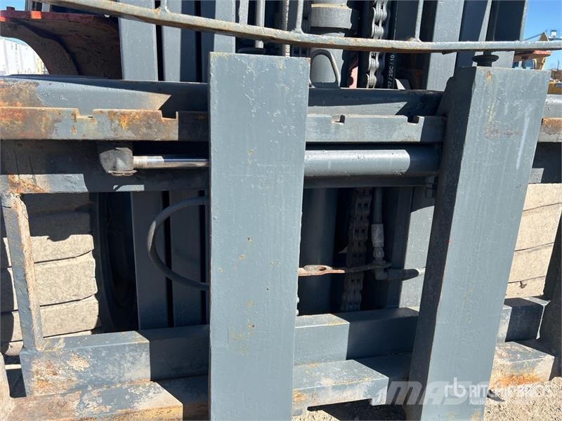 Nissan MUG1F2A30DV 5400 lb Pneumatic Tire Forklift 그 외 지게차