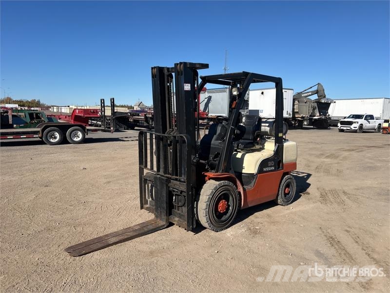 Nissan MUG1F2A30DV 5400 lb Pneumatic Tire Forklift 그 외 지게차
