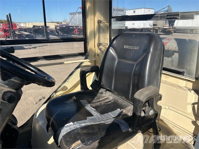 Nissan MUG1F2A30DV 5400 lb Pneumatic Tire Forklift 그 외 지게차