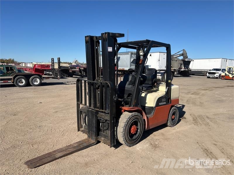 Nissan MUG1F2A30DV 5400 lb Pneumatic Tire Forklift 그 외 지게차