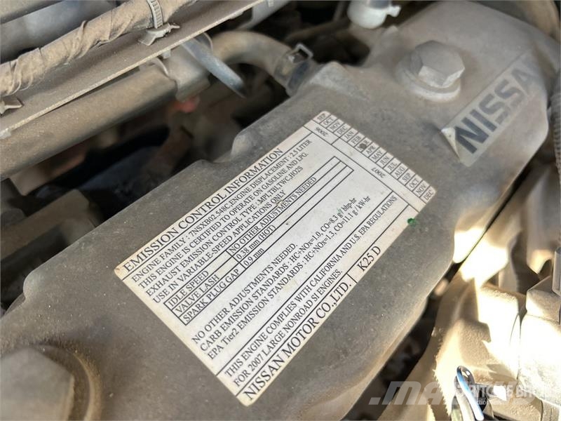 Nissan MUG1F2A30DV 5400 lb Pneumatic Tire Forklift 그 외 지게차