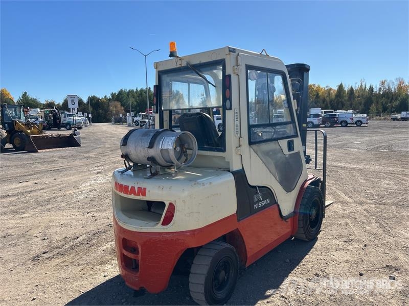 Nissan MUG1F2A30DV 5400 lb Pneumatic Tire Forklift 그 외 지게차