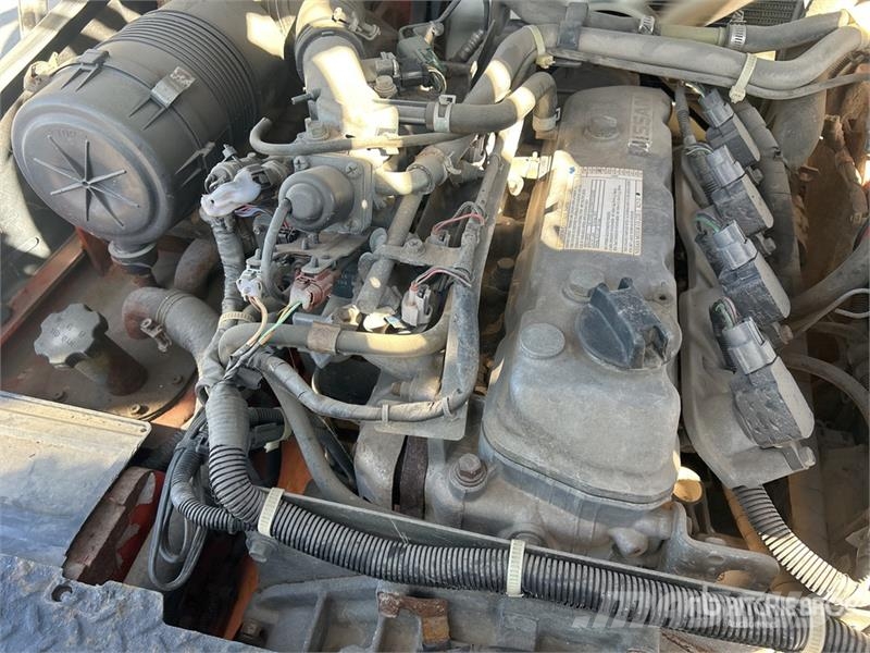 Nissan MUG1F2A30DV 5400 lb Pneumatic Tire Forklift 그 외 지게차